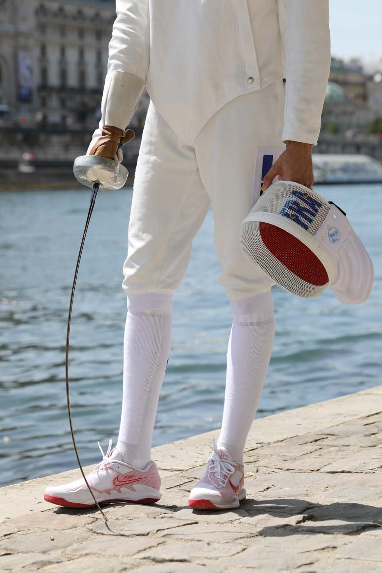 Tenue d'escrime au bord de la Seine
