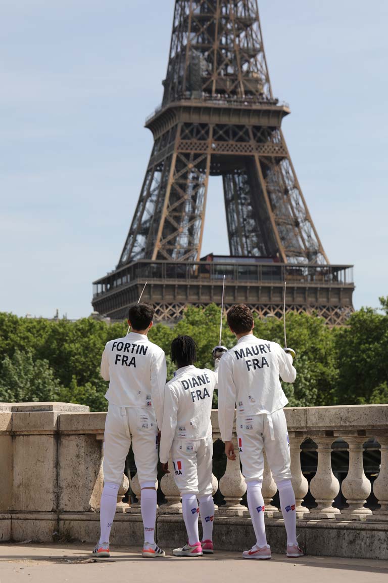 Frortin, Diané, Maury devant la Tour Eiffel