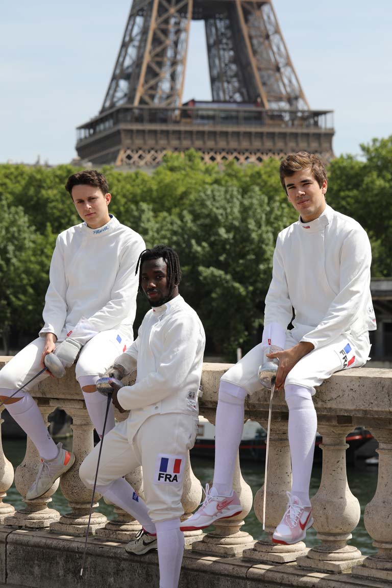 Frortin, Diané, Maury devant la Tour Eiffel